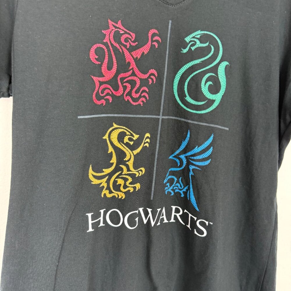 NWT Universal Studios The Wizarding World of Harry Potter Hogwarts T-Shirt XL - Picture 2 of 7